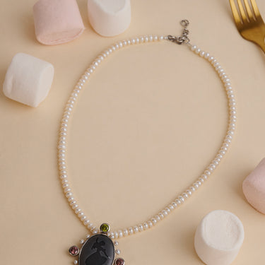 Midnight Rose Pearl Necklace