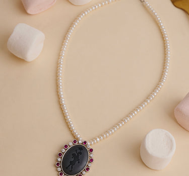 Scarlett Eve Pearl Necklace