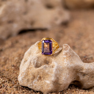 IRIS AMETHYST RING