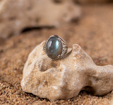 AURORA LABRADORITE RING