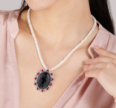 Scarlett Eve Pearl Necklace