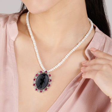 Scarlett Eve Pearl Necklace